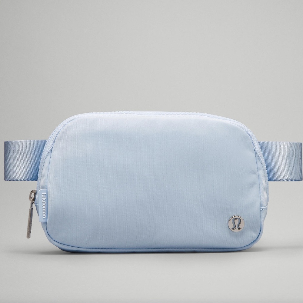 NEW Lululemon Everywhere Belt Bag. Light blue. - Picture 4 of 7